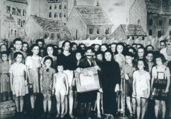 According to the website holocaust.cz, the closing scenes of Brundibár were filmed in the summer of 1944 for the Nazi propaganda film Theresienstadt, better known under the title The Führer Has Given the Jews a Town. Photo: the children's company from the Theresienstadt from the Jewish Museum in Prague.